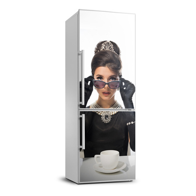 Autocolant pe frigider Femeia în pahare