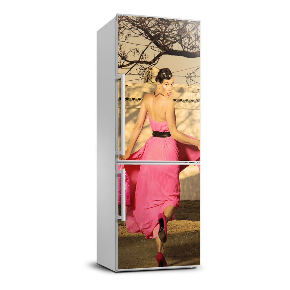 Autocolant pe frigider Femeia în roz