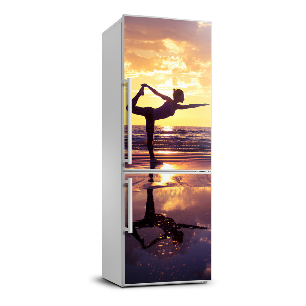 Foto Autocolant pentru piele al frigiderului Yoga pe plajă