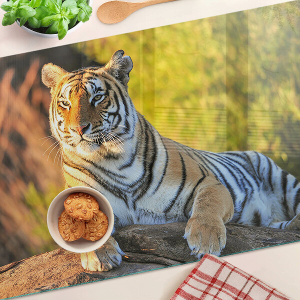 Tocător din sticlă Tigru pe fundalul naturii