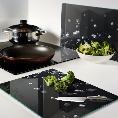 Tocător sticlă Bule de cristal pe fundal negru