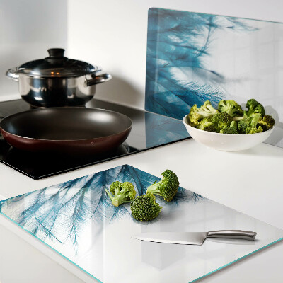 Tocător de bucătărie Pene albastre pe fundal alb