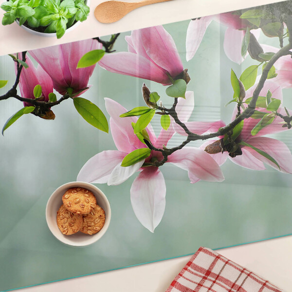Tocător sticlă Flori de magnolie pe un fundal verde