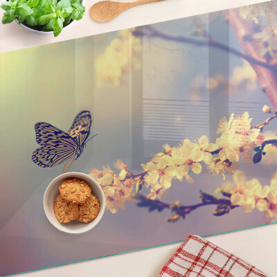 Tocător de bucătărie Motiv de fluture pe un fundal floral