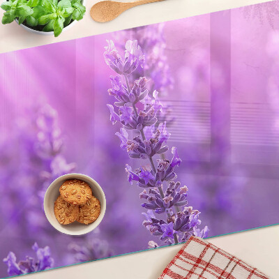 Tocător de bucătărie Flori de lavandă pe un fundal violet
