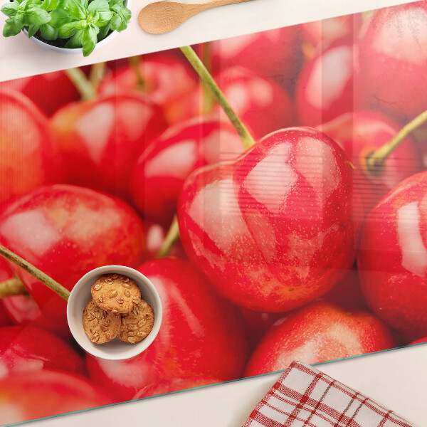Tocător sticlă Cireșe pe un fundal roșu