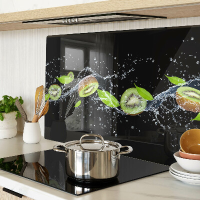 Tocător sticlă Kiwi în apă cu frunze