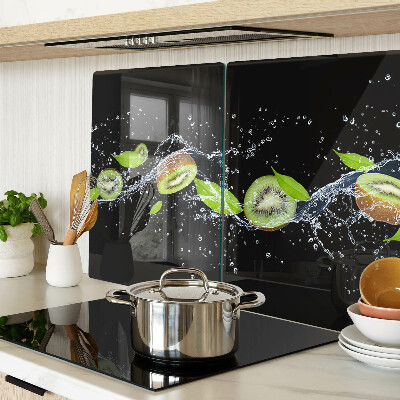 Tocător sticlă Kiwi în apă cu frunze