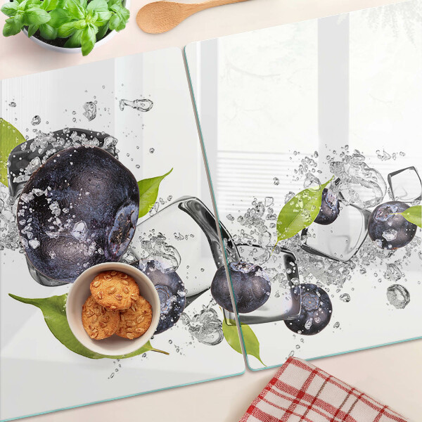 Tocător sticlă Prune în apă cu frunze