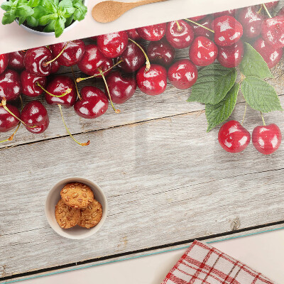 Tocător din sticlă Cireșe pe un fundal de lemn