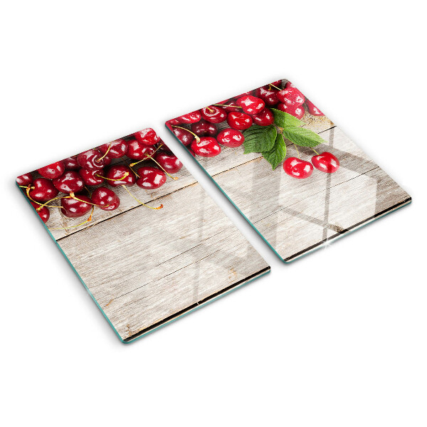 Tocător din sticlă Cireșe pe un fundal de lemn