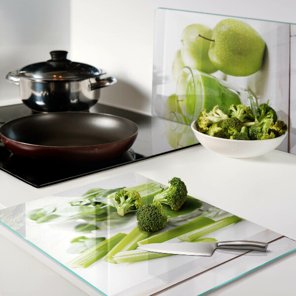 Tocător de bucătărie Smoothie verde cu ingrediente proaspete