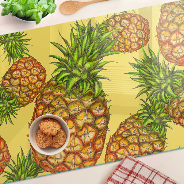 Tocător sticlă Ananas pe un fundal galben