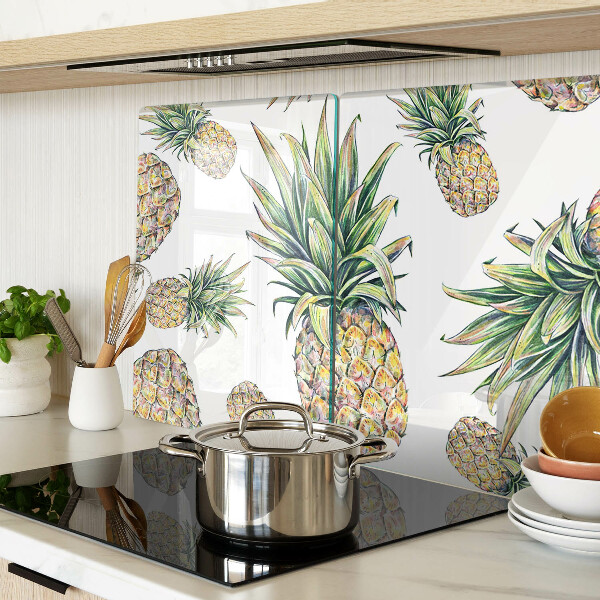 Tocător de bucătărie Ananas pe fundal alb