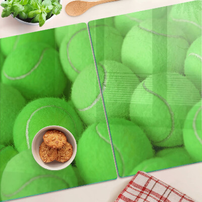 Tocător sticlă Mingi de tenis pe un fundal verde