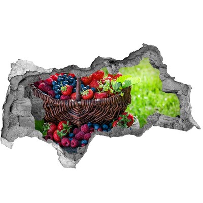 Autocolant un zid spart cu priveliște Un coș plin cu fructe de pădure