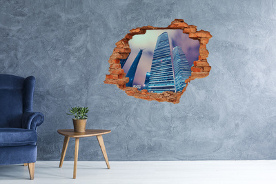 Fototapet un zid spart cu priveliște Oraș modern printr-o gaură în perete