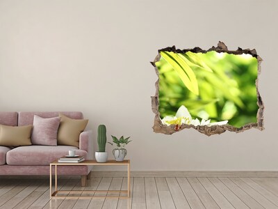 Fototapet un zid spart cu priveliște O floare într-o grădină verde