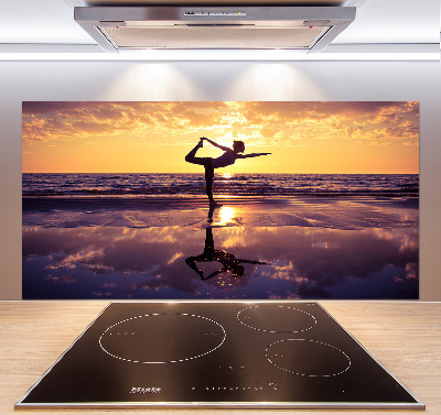 Panou sticlă bucătărie Yoga pe plajă