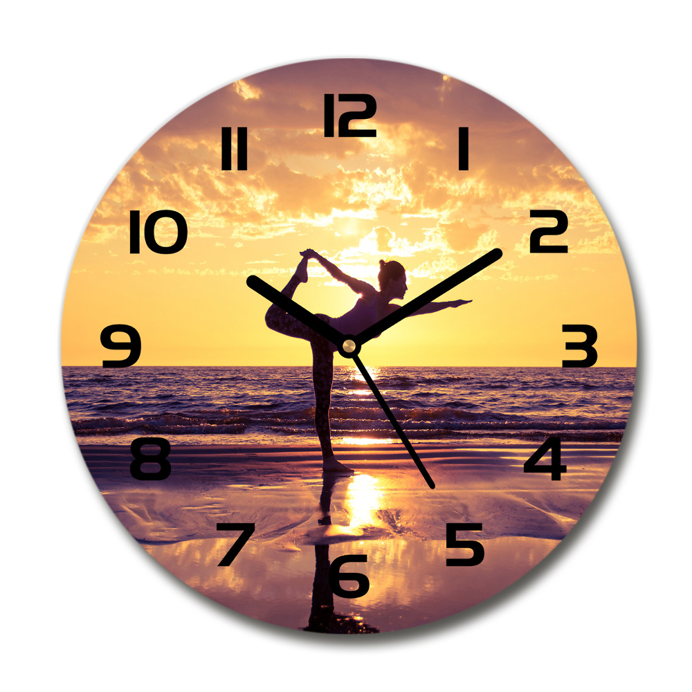 Ceas de sticlă pe perete rotund Yoga pe plajă