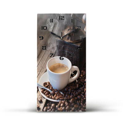 Ceas de sticlă pe perete vertical ceașcă de cafea