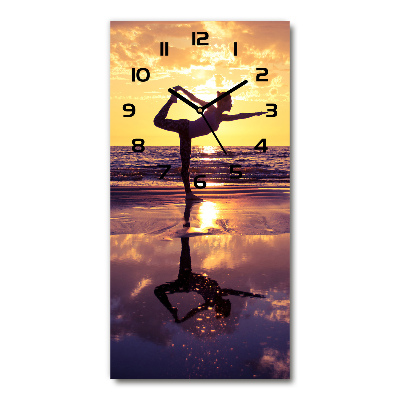 Ceas de sticlă pe perete vertical Yoga pe plajă