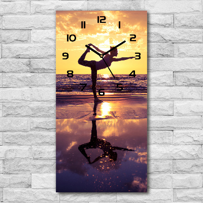 Ceas de sticlă pe perete vertical Yoga pe plajă