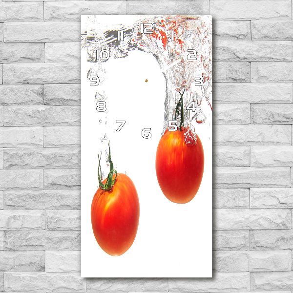 Ceas de sticlă pe perete vertical Tomatele sub apă
