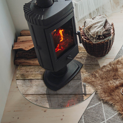 Sticlă rotundă sub sobă Fibre de lemn într-un stil natural