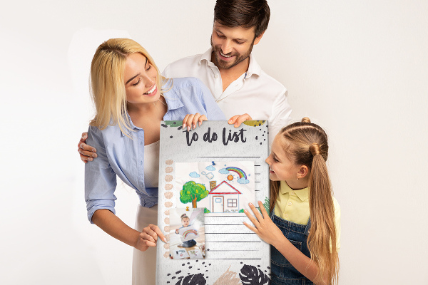 Tabla de pluta Frunze colorate pe fundalul unei liste de activități