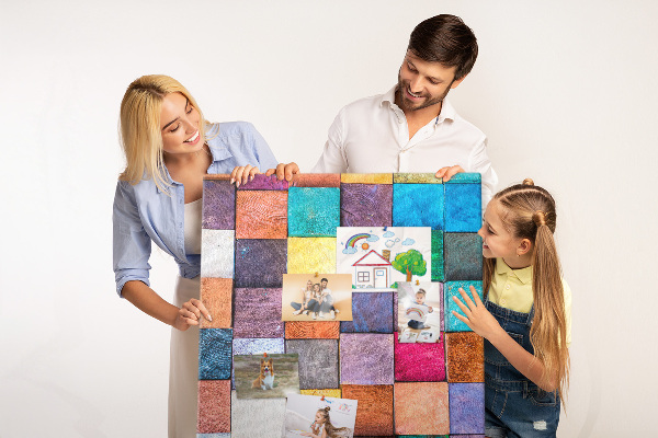 Tabla de pluta Pătrate colorate din lemn într-un mozaic