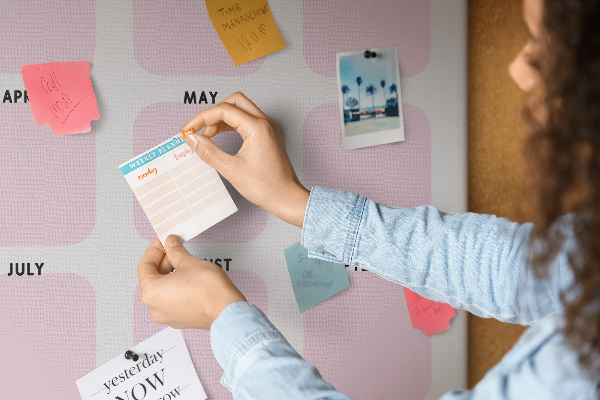 Panou plută Un calendar vesel cu motiv de pasăre