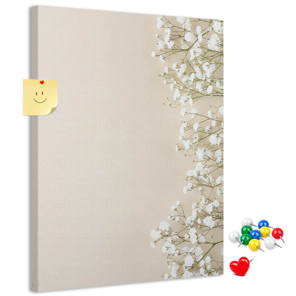 Tabla de pluta Flori delicate pe un fundal neutru