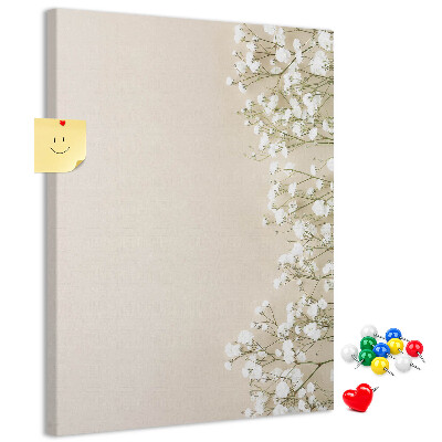 Tabla de pluta Flori delicate pe un fundal neutru