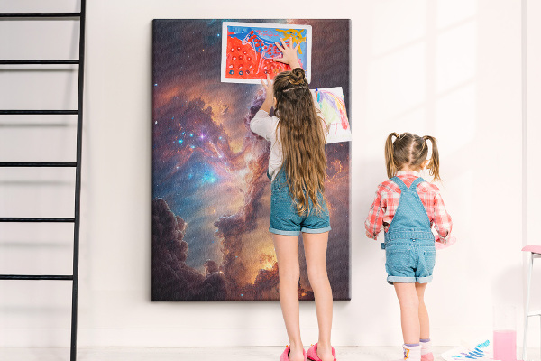 Tabla de pluta Fenomene cosmice într-o galaxie colorată