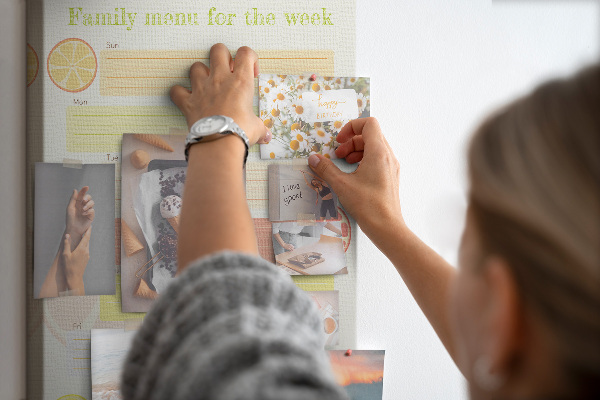 Tabla de pluta Un plan de mese săptămânal colorat pentru familia ta