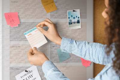 Tabla de pluta Planificator săptămânal cu secțiuni colorate