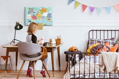 Panou din pluta Hartă colorată a lumii cu animale și continente