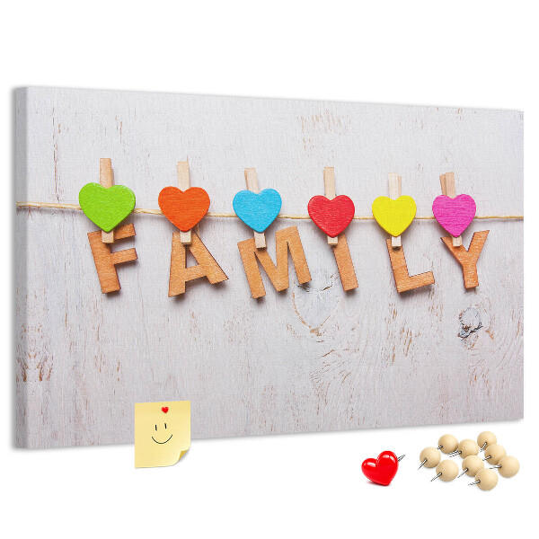 Panou din pluta Inimi de familie pe un fundal de lemn