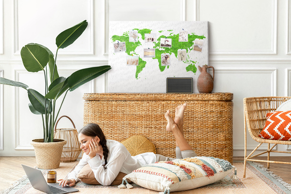 Panou de pluta Hartă verde a lumii cu gazon.