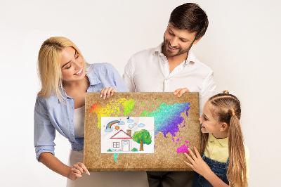 Panou de pluta Hartă a lumii colorată pe fundal maro
