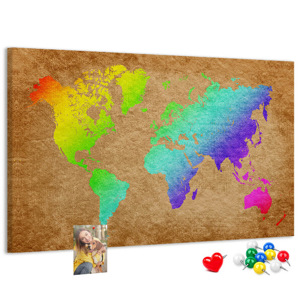 Panou de pluta Hartă a lumii colorată pe fundal maro