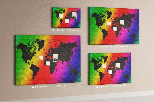 Panou din pluta Hartă a lumii curcubeu pe un fundal colorat