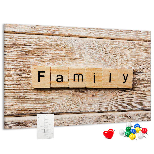 Panou din pluta Familie pe fundalul unei plăci de lemn