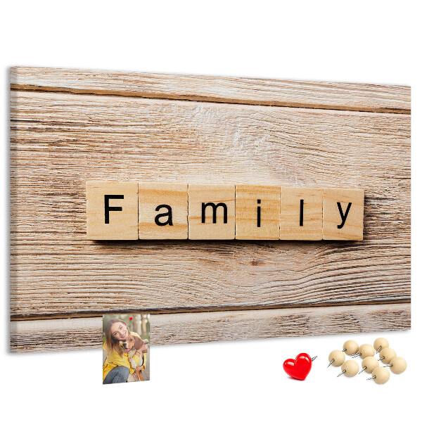 Panou din pluta Familie pe fundalul unei plăci de lemn