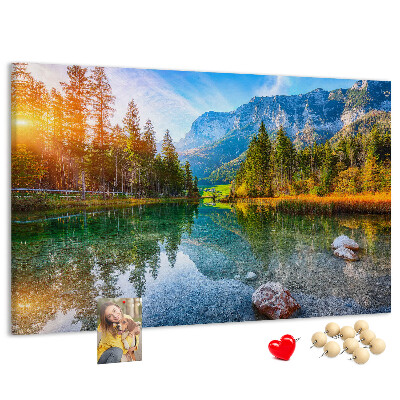 Panou din pluta Un peisaj montan pitoresc cu un lac