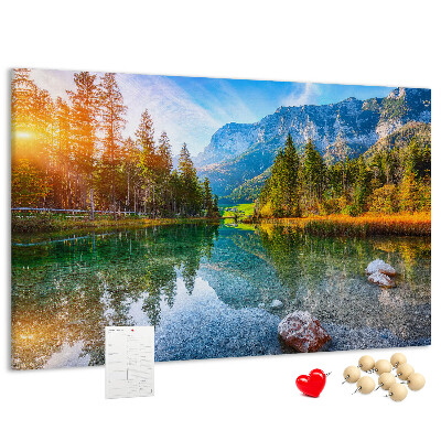 Panou din pluta Un peisaj montan pitoresc cu un lac