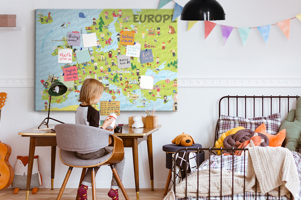 Panou de pluta O hartă colorată a Europei cu simboluri culturale