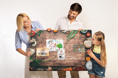 Panou din pluta Ingrediente naturale pe un fundal de lemn