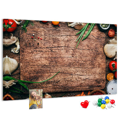 Panou din pluta Ingrediente naturale pe un fundal de lemn